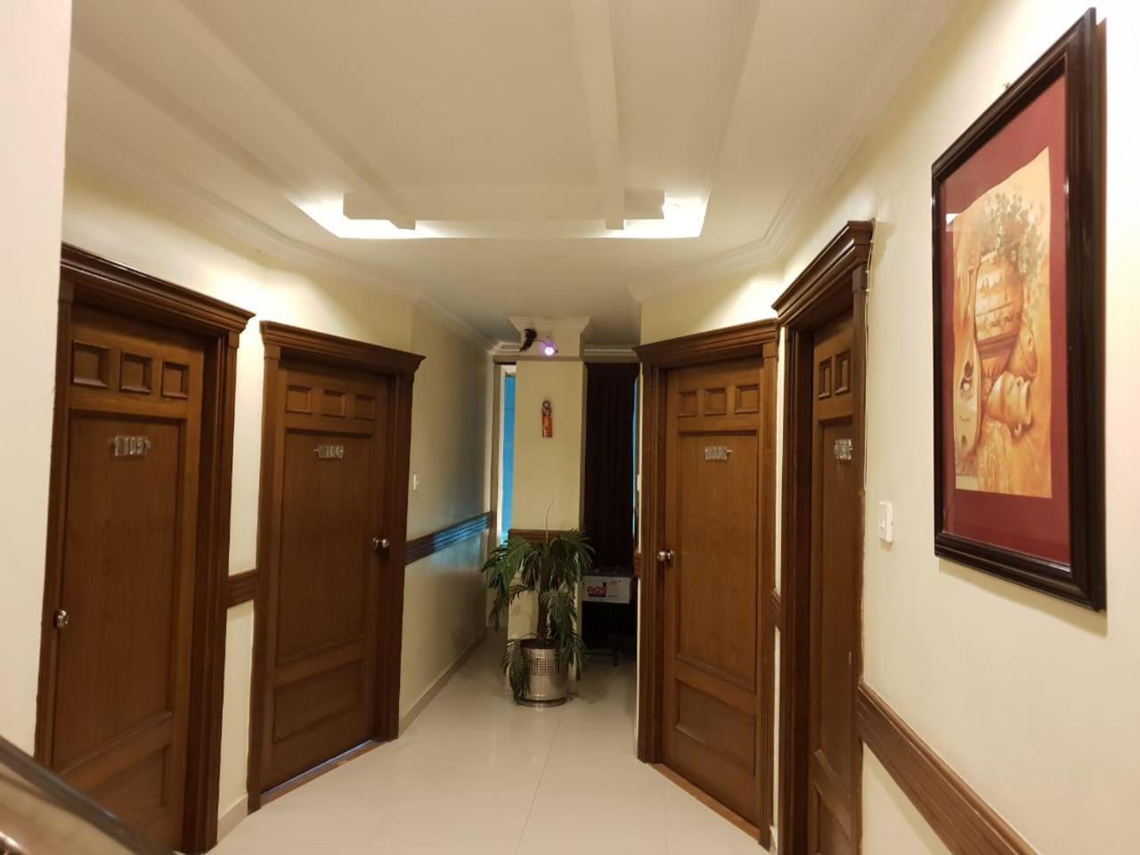 Hotel Grand Faisalabad Buitenkant foto